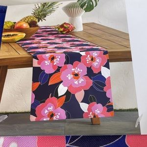 Trina Turk 3 Pc Narcissus Kitchen Linens Set. Table Runner, Towels, Oven Mitts